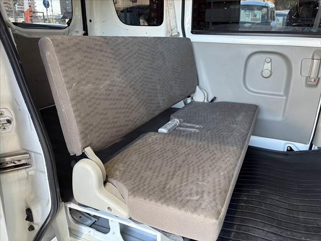 NV100クリッパーバン DX 車検整備付 禁煙車 中期 ナビ フルセグ キーレス スペアキー ABS SRSエアバッグ アクセサリーソケット ヘッドレスト一体シート Pガラス BT セキュリティマットバイザー ヘッドライトレベ(17枚目)