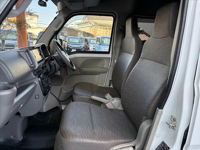 NV100クリッパーバン DX 車検整備付 禁煙車 中期 ナビ フルセグ キーレス スペアキー ABS SRSエアバッグ アクセサリーソケット ヘッドレスト一体シート Pガラス BT セキュリティマットバイザー ヘッドライトレベ(18枚目)