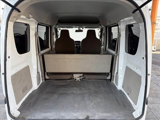 NV100クリッパーバン DX 車検整備付 禁煙車 中期 ナビ フルセグ キーレス スペアキー ABS SRSエアバッグ アクセサリーソケット ヘッドレスト一体シート Pガラス BT セキュリティマットバイザー ヘッドライトレベ(20枚目)