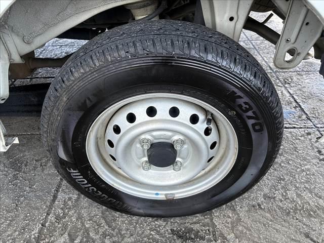 NV100クリッパーバン DX 車検整備付 禁煙車 中期 ナビ フルセグ キーレス スペアキー ABS SRSエアバッグ アクセサリーソケット ヘッドレスト一体シート Pガラス BT セキュリティマットバイザー ヘッドライトレベ(43枚目)