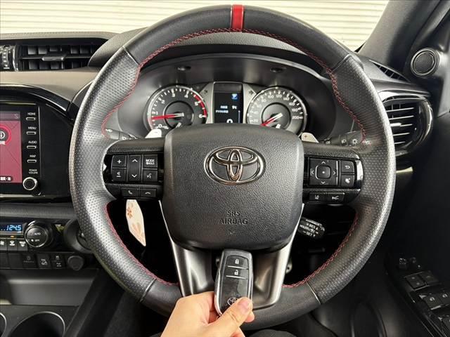 ハイラックス Z GRスポーツ 車検整備付 禁煙 後期 ベッドライナー リフトアップ トノカバー 純正8型DAナビ パノラミックモニター 純正18インチAW バグガード レーダークルーズ プリクラッシュS パワーシート ハーフレザー(7枚目)