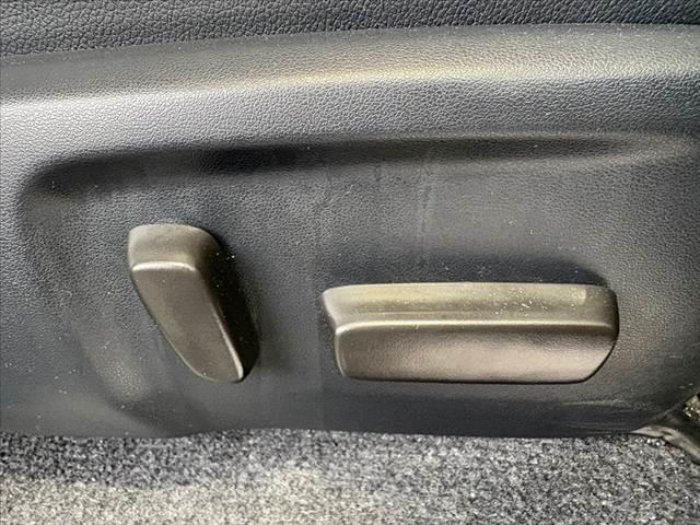 ハイラックス Z GRスポーツ 車検整備付 禁煙 後期 ベッドライナー リフトアップ トノカバー 純正8型DAナビ パノラミックモニター 純正18インチAW バグガード レーダークルーズ プリクラッシュS パワーシート ハーフレザー(36枚目)