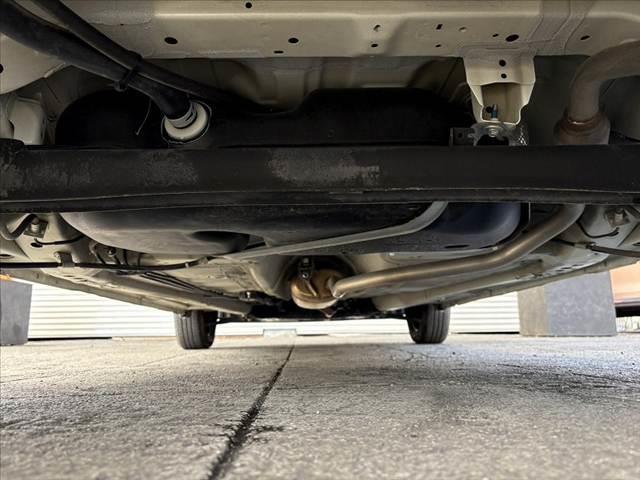 スペーシア ハイブリッドG 禁煙 スマートキ Pスタ Aライト Aエアコン 横滑り防止 Aストップ ベンチシート 電格ミラー プライバシーガラス シート下BOX アームレスト バニティミラー マット(48枚目)