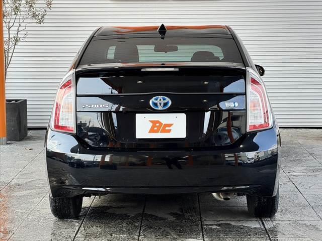 プリウス 　禁煙車　後期　雹　８インチナビ　ＬＥＤ　フルセグ　ＢＴ　Ｐスタ　ＥＴＣ　スマキー　ＤＶＤ再生　前後ドラレコ　ステリモ　Ａライト　横滑り防止　純正１５インチＡＷ　Ｐガラス　電格ミラー　フロアマット（14枚目）