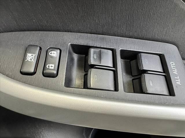 プリウス 　禁煙車　後期　雹　８インチナビ　ＬＥＤ　フルセグ　ＢＴ　Ｐスタ　ＥＴＣ　スマキー　ＤＶＤ再生　前後ドラレコ　ステリモ　Ａライト　横滑り防止　純正１５インチＡＷ　Ｐガラス　電格ミラー　フロアマット（34枚目）