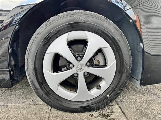 プリウス 　禁煙車　後期　雹　８インチナビ　ＬＥＤ　フルセグ　ＢＴ　Ｐスタ　ＥＴＣ　スマキー　ＤＶＤ再生　前後ドラレコ　ステリモ　Ａライト　横滑り防止　純正１５インチＡＷ　Ｐガラス　電格ミラー　フロアマット（43枚目）