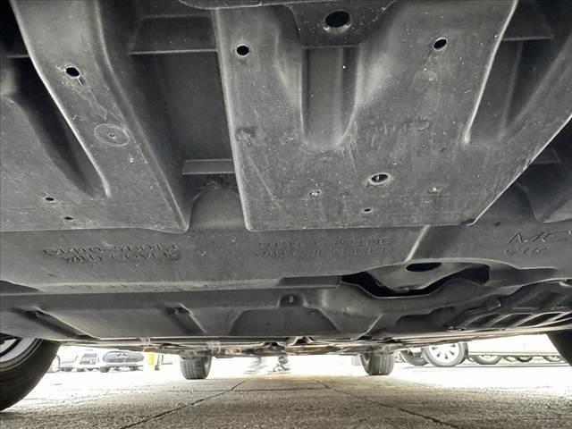 プリウス 　禁煙車　後期　雹　８インチナビ　ＬＥＤ　フルセグ　ＢＴ　Ｐスタ　ＥＴＣ　スマキー　ＤＶＤ再生　前後ドラレコ　ステリモ　Ａライト　横滑り防止　純正１５インチＡＷ　Ｐガラス　電格ミラー　フロアマット（47枚目）