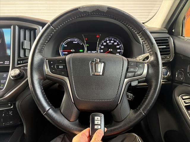 クラウンハイブリッド アスリートＳ　車検整備付　禁煙車　レザーシートＰＫＧ　アドバンストＰＫＧ　パノラミックビューモニター　スパッタリング１８インチＡＷ　レーダークルコン　プリクラ　８インチフルセグナビ　ＤＶＤ再生　ＥＴＣ　Ｐシート（7枚目）