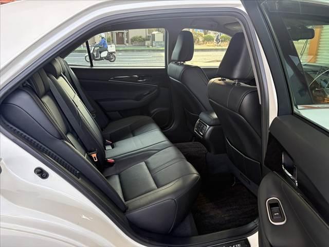 クラウンハイブリッド アスリートＳ　車検整備付　禁煙車　レザーシートＰＫＧ　アドバンストＰＫＧ　パノラミックビューモニター　スパッタリング１８インチＡＷ　レーダークルコン　プリクラ　８インチフルセグナビ　ＤＶＤ再生　ＥＴＣ　Ｐシート（18枚目）