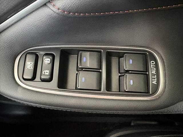 クラウンハイブリッド アスリートＳ　車検整備付　禁煙車　レザーシートＰＫＧ　アドバンストＰＫＧ　パノラミックビューモニター　スパッタリング１８インチＡＷ　レーダークルコン　プリクラ　８インチフルセグナビ　ＤＶＤ再生　ＥＴＣ　Ｐシート（29枚目）