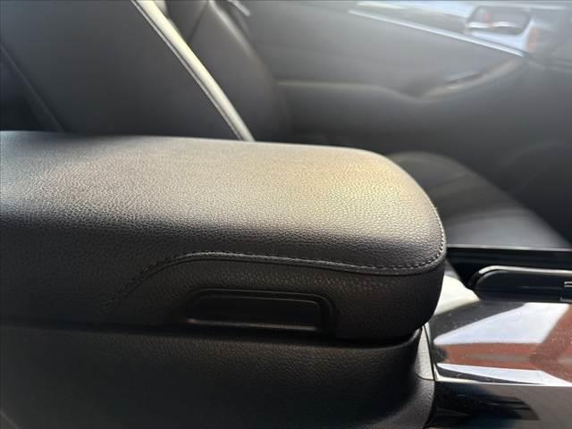 クラウンハイブリッド アスリートＳ　車検整備付　禁煙車　レザーシートＰＫＧ　アドバンストＰＫＧ　パノラミックビューモニター　スパッタリング１８インチＡＷ　レーダークルコン　プリクラ　８インチフルセグナビ　ＤＶＤ再生　ＥＴＣ　Ｐシート（33枚目）