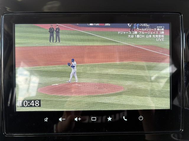 スペーシアカスタム ハイブリッドＸＳターボ　禁煙　９型ナビ　全方位　フルセグ　ツートン　ＢＴ　両電スラ　クルコン　ステリモ　ＨＵＤ　パドルシフト　Ａライト　ＬＥＤ　フォグ　オットマン　シートヒーター　ハーフレザー　マットバイザー　ステアヒーター（3枚目）