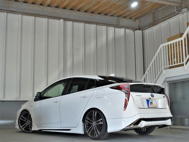 S トヨタセーフティーセンス・新品車高調・新品19AW・新品タイヤ・新品シートカバー・フルエアロ・LEDフォグ・安全ブレーキ・レーンキープ・純正ナビ・ブルートゥース・TV・Bカメラ・ETC・オートクルーズ(8枚目)