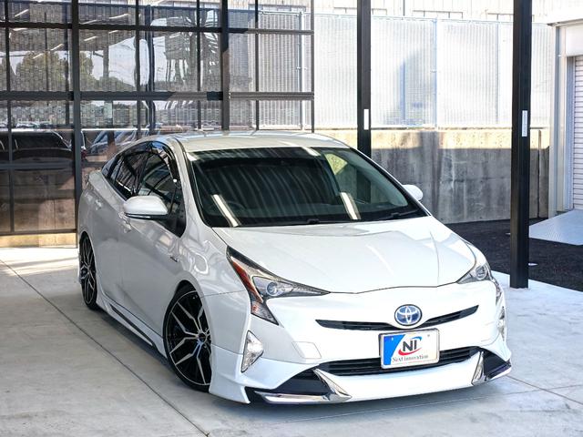 S トヨタセーフティーセンス・新品車高調・新品19AW・新品タイヤ・新品シートカバー・純正9インチナビ・ブルートゥース・フルセグ・CD/DVD・FM/AM・SD再生・バックカメラ・ビルトインETC・安ブレ(11枚目)