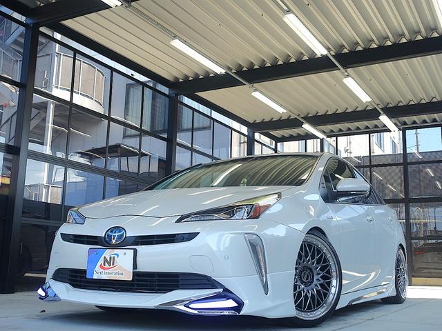 プリウス Ｓ　セーフティセンス・新品車高調・新品１９ＡＷ・新品タイヤ・新品シートカバー・新品アクセサリランプ・フルエアロ・純正ナビ・ブルートゥース・バックカメラ・ＥＴＣ・クルコン・スペアタイヤ・クリアランスソナー・（4枚目）