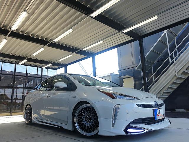 プリウス Ｓ　セーフティセンス・新品車高調・新品１９ＡＷ・新品タイヤ・新品シートカバー・新品アクセサリランプ・フルエアロ・純正ナビ・ブルートゥース・バックカメラ・ＥＴＣ・クルコン・スペアタイヤ・クリアランスソナー・（11枚目）