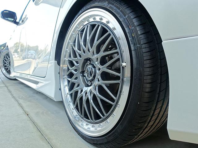 プリウス Ｓ　セーフティセンス・新品車高調・新品１９ＡＷ・新品タイヤ・新品シートカバー・新品アクセサリランプ・フルエアロ・純正ナビ・ブルートゥース・バックカメラ・ＥＴＣ・クルコン・スペアタイヤ・クリアランスソナー・（18枚目）