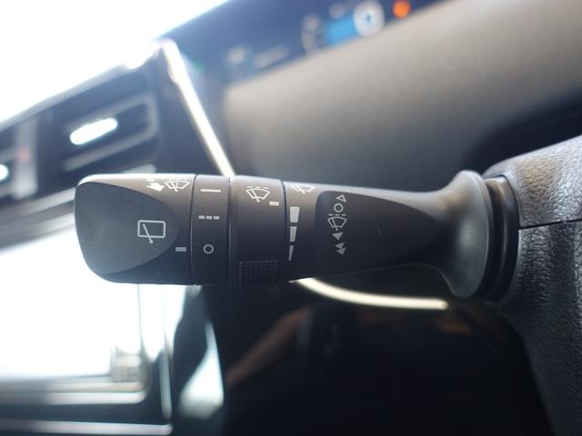 プリウス Ｓ　セーフティセンス・新品車高調・新品１９ＡＷ・新品タイヤ・新品シートカバー・新品アクセサリランプ・フルエアロ・純正ナビ・ブルートゥース・バックカメラ・ＥＴＣ・クルコン・スペアタイヤ・クリアランスソナー・（22枚目）