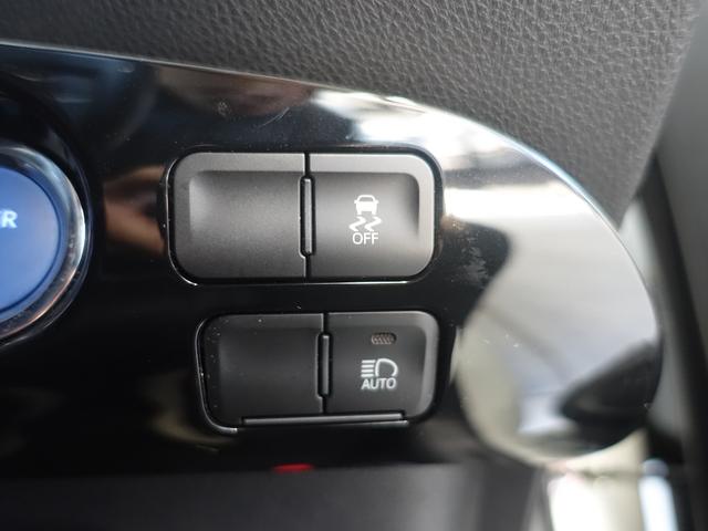 プリウス Ｓ　セーフティセンス・新品車高調・新品１９ＡＷ・新品タイヤ・新品シートカバー・新品アクセサリランプ・フルエアロ・純正ナビ・ブルートゥース・バックカメラ・ＥＴＣ・クルコン・スペアタイヤ・クリアランスソナー・（26枚目）