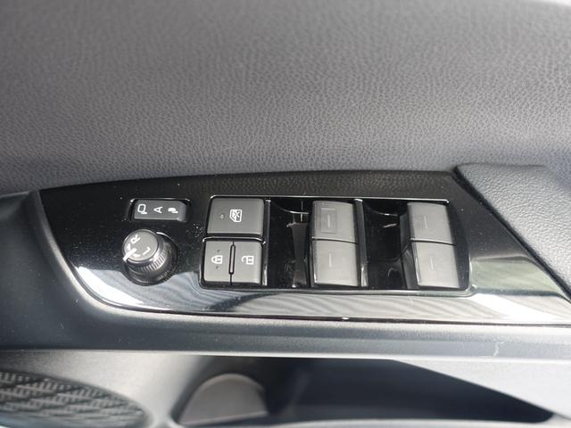 プリウス Ｓ　セーフティセンス・新品車高調・新品１９ＡＷ・新品タイヤ・新品シートカバー・新品アクセサリランプ・フルエアロ・純正ナビ・ブルートゥース・バックカメラ・ＥＴＣ・クルコン・スペアタイヤ・クリアランスソナー・（28枚目）