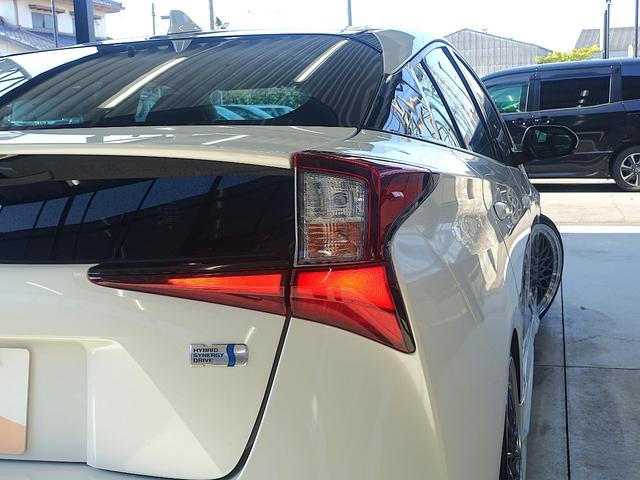 プリウス Ｓ　セーフティセンス・新品車高調・新品１９ＡＷ・新品タイヤ・新品シートカバー・新品アクセサリランプ・フルエアロ・純正ナビ・ブルートゥース・バックカメラ・ＥＴＣ・クルコン・スペアタイヤ・クリアランスソナー・（46枚目）