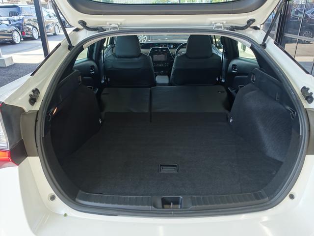 プリウス Ｓ　セーフティセンス・新品車高調・新品１９ＡＷ・新品タイヤ・新品シートカバー・新品アクセサリランプ・フルエアロ・純正ナビ・ブルートゥース・バックカメラ・ＥＴＣ・クルコン・スペアタイヤ・クリアランスソナー・（67枚目）