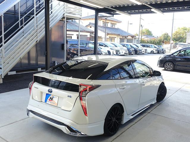 プリウス Ｓセーフティプラス　セーフティセンス・新品車高調・新品１９ＡＷ・新品タイヤ・新品シートカバー・フルエアロ・クリアランスソナー・純正ナビ・ブルートゥース・ＴＶ・バックカメラ・クルコン・オートマチックハイビーム・スペアタイヤ（7枚目）