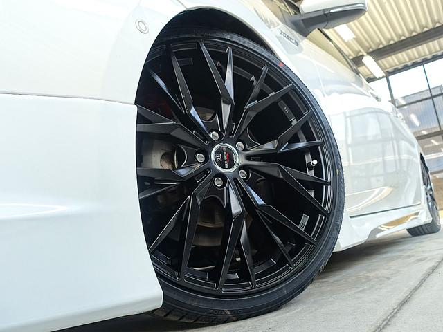 プリウス Ｓセーフティプラス　セーフティセンス・新品車高調・新品１９ＡＷ・新品タイヤ・新品シートカバー・フルエアロ・クリアランスソナー・純正ナビ・ブルートゥース・ＴＶ・バックカメラ・クルコン・オートマチックハイビーム・スペアタイヤ（9枚目）