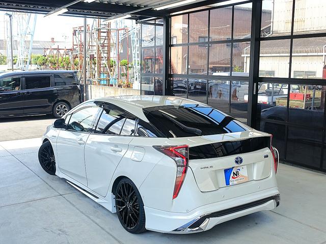 プリウス Ｓセーフティプラス　セーフティセンス・新品車高調・新品１９ＡＷ・新品タイヤ・新品シートカバー・フルエアロ・クリアランスソナー・純正ナビ・ブルートゥース・ＴＶ・バックカメラ・クルコン・オートマチックハイビーム・スペアタイヤ（15枚目）