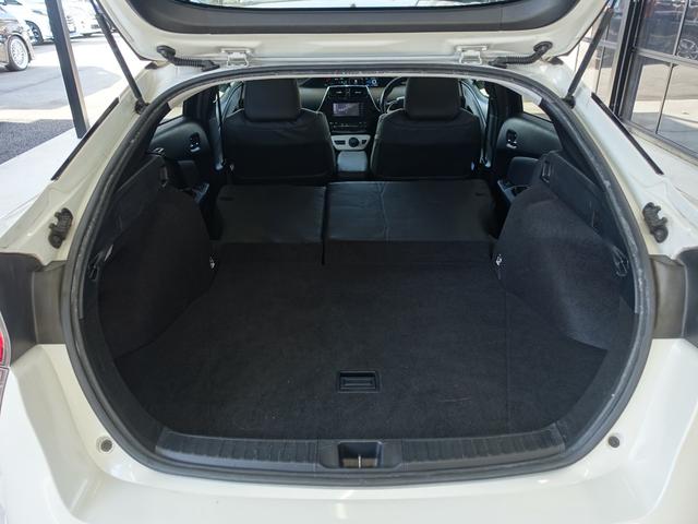 プリウス Ｓセーフティプラス　セーフティセンス・新品車高調・新品１９ＡＷ・新品タイヤ・新品シートカバー・フルエアロ・クリアランスソナー・純正ナビ・ブルートゥース・ＴＶ・バックカメラ・クルコン・オートマチックハイビーム・スペアタイヤ（68枚目）