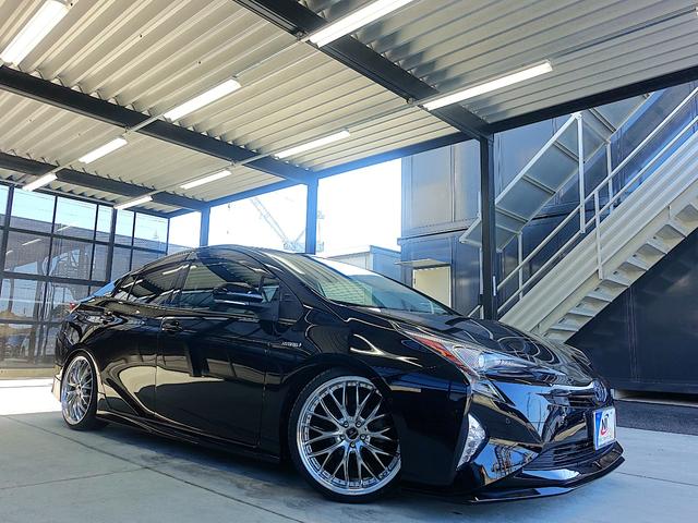 プリウス Sセーフティプラス TSS・TRDエアロVer2・新品車高調・新品19AW・新品タイヤ・新品黒革調シートカバー・クリアランスソナー・純正ナビ・ブルートゥース・TV・バックカメラ・クルコン・HUD・ドラレコ・スペアタイヤ・(11枚目)
