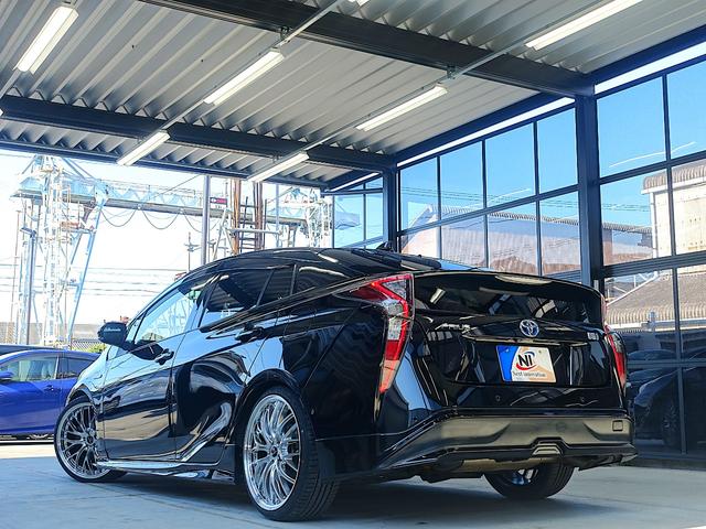 プリウス Sセーフティプラス TSS・TRDエアロVer2・新品車高調・新品19AW・新品タイヤ・新品黒革調シートカバー・クリアランスソナー・純正ナビ・ブルートゥース・TV・バックカメラ・クルコン・HUD・ドラレコ・スペアタイヤ・(16枚目)