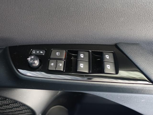 プリウス Sセーフティプラス TSS・TRDエアロVer2・新品車高調・新品19AW・新品タイヤ・新品黒革調シートカバー・クリアランスソナー・純正ナビ・ブルートゥース・TV・バックカメラ・クルコン・HUD・ドラレコ・スペアタイヤ・(28枚目)