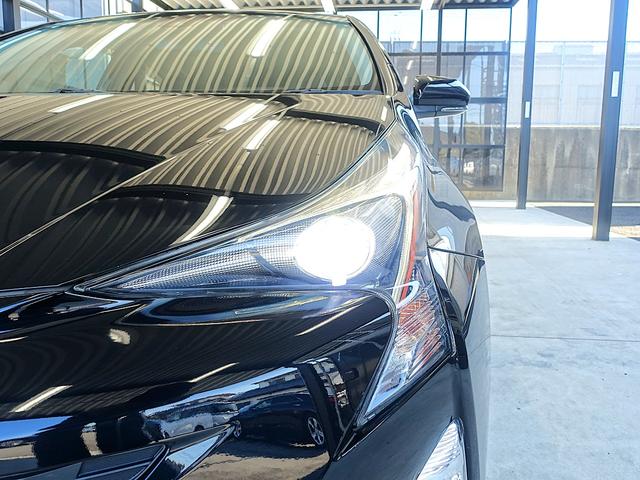 プリウス Sセーフティプラス TSS・TRDエアロVer2・新品車高調・新品19AW・新品タイヤ・新品黒革調シートカバー・クリアランスソナー・純正ナビ・ブルートゥース・TV・バックカメラ・クルコン・HUD・ドラレコ・スペアタイヤ・(43枚目)