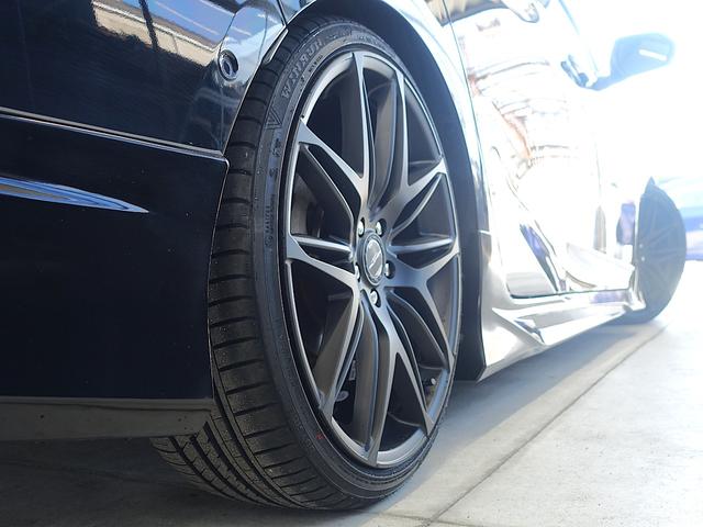 プリウス A 新品車高調・新品19AW・新品タイヤ・白革調シートカバー・フルエアロ・9型ナビ・ブルートゥース・TV・バックカメラ・ETC・コンビハンドル・クルコン・BSM・HUD・クリアランスソナー・スペアタイヤ・(10枚目)