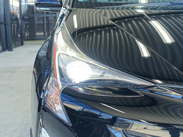 プリウス A 新品車高調・新品19AW・新品タイヤ・白革調シートカバー・フルエアロ・9型ナビ・ブルートゥース・TV・バックカメラ・ETC・コンビハンドル・クルコン・BSM・HUD・クリアランスソナー・スペアタイヤ・(45枚目)