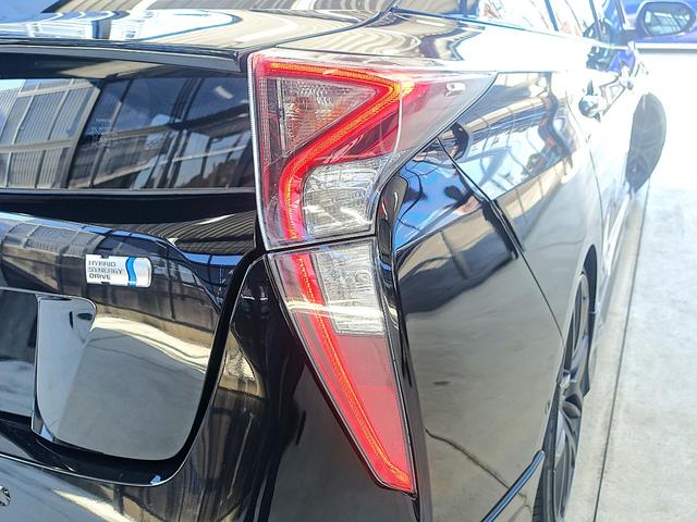 プリウス A 新品車高調・新品19AW・新品タイヤ・白革調シートカバー・フルエアロ・9型ナビ・ブルートゥース・TV・バックカメラ・ETC・コンビハンドル・クルコン・BSM・HUD・クリアランスソナー・スペアタイヤ・(53枚目)