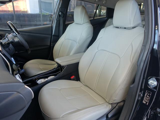 プリウス A 新品車高調・新品19AW・新品タイヤ・白革調シートカバー・フルエアロ・9型ナビ・ブルートゥース・TV・バックカメラ・ETC・コンビハンドル・クルコン・BSM・HUD・クリアランスソナー・スペアタイヤ・(66枚目)