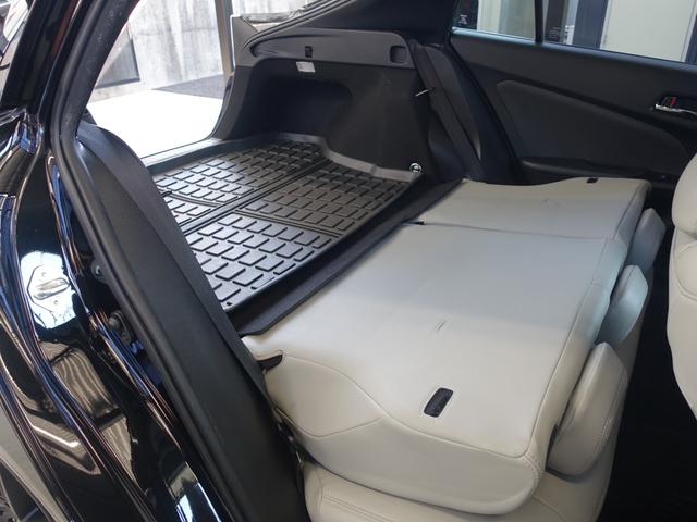 プリウス A 新品車高調・新品19AW・新品タイヤ・白革調シートカバー・フルエアロ・9型ナビ・ブルートゥース・TV・バックカメラ・ETC・コンビハンドル・クルコン・BSM・HUD・クリアランスソナー・スペアタイヤ・(71枚目)