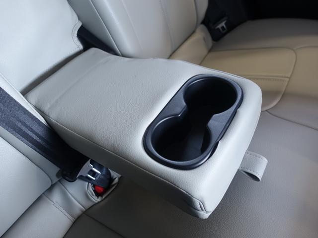 プリウス A 新品車高調・新品19AW・新品タイヤ・白革調シートカバー・フルエアロ・9型ナビ・ブルートゥース・TV・バックカメラ・ETC・コンビハンドル・クルコン・BSM・HUD・クリアランスソナー・スペアタイヤ・(72枚目)