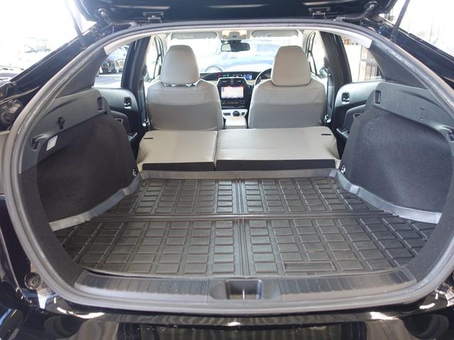 プリウス A 新品車高調・新品19AW・新品タイヤ・白革調シートカバー・フルエアロ・9型ナビ・ブルートゥース・TV・バックカメラ・ETC・コンビハンドル・クルコン・BSM・HUD・クリアランスソナー・スペアタイヤ・(76枚目)