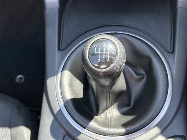 ロードスター ＲＳ　ＲＨＴ　禁煙　中期　６ＭＴ　フルセグナビ　トルクセンシング式スーパーＬＳＤ　Ｂｌｕｅｔｏｏｔｈ　ビルシュタイン製ダンパー　革巻きシフトノブ　ＡＡＣ　ステリモ　スペアキー　ＨＩＤヘッド　ＡＣソケット　ＳＲＳ（6枚目）