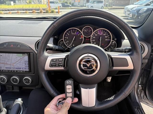 ロードスター ＲＳ　ＲＨＴ　禁煙　中期　６ＭＴ　フルセグナビ　トルクセンシング式スーパーＬＳＤ　Ｂｌｕｅｔｏｏｔｈ　ビルシュタイン製ダンパー　革巻きシフトノブ　ＡＡＣ　ステリモ　スペアキー　ＨＩＤヘッド　ＡＣソケット　ＳＲＳ（7枚目）