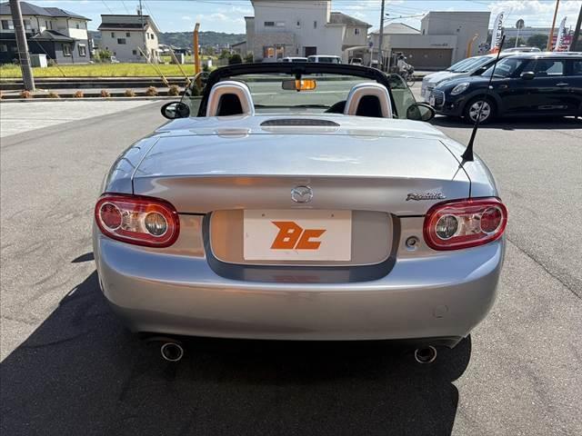 ロードスター ＲＳ　ＲＨＴ　禁煙　中期　６ＭＴ　フルセグナビ　トルクセンシング式スーパーＬＳＤ　Ｂｌｕｅｔｏｏｔｈ　ビルシュタイン製ダンパー　革巻きシフトノブ　ＡＡＣ　ステリモ　スペアキー　ＨＩＤヘッド　ＡＣソケット　ＳＲＳ（14枚目）