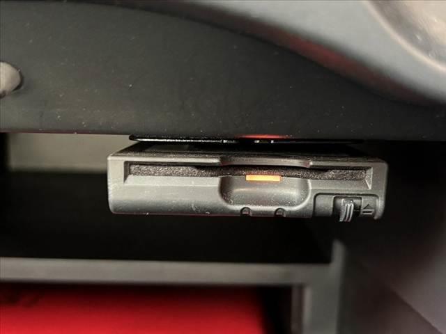 ノート メダリスト　エマージェンシーブレーキパッケージ　禁煙　アラウンドビュー　ＬＥＤヘッド　純正ナビ　フルセグ　Ｂｌｕｅｔｏｏｔｈ　ステリモ　オプションアルミ　ステリモ　コンビシート　ＥＴＣ　電格　車線逸脱警報　Ａストップ　ＡＬＥＤヘッド　ＩＳＯＦＩＸ（25枚目）