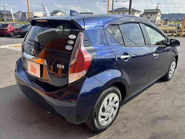 アクア Sスタイルブラック 中期 純正フルセグナビ セーフティS Bカメラ ETC ステリモ Bluetooth Pスタート シートリフター 車線逸脱防止 Aライト Aハイビーム レベライザー AAC マット サイドバイザー(15枚目)