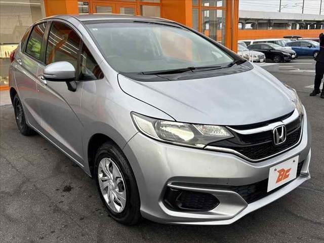 フィット  禁煙 純正オーディオ ドラレコ Pスタート オートエアコン プラズマクラスター 電格ウインカーミラー Aストップ ACソケット SRSエアバック ヘッドライトレベライザー フロアマット ふらつき防止(8枚目)