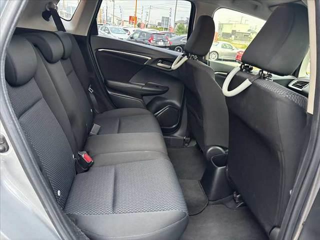 フィット  禁煙 純正オーディオ ドラレコ Pスタート オートエアコン プラズマクラスター 電格ウインカーミラー Aストップ ACソケット SRSエアバック ヘッドライトレベライザー フロアマット ふらつき防止(17枚目)