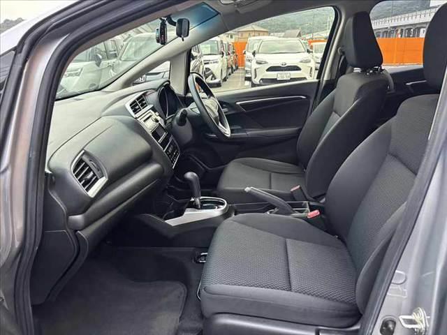 フィット  禁煙 純正オーディオ ドラレコ Pスタート オートエアコン プラズマクラスター 電格ウインカーミラー Aストップ ACソケット SRSエアバック ヘッドライトレベライザー フロアマット ふらつき防止(18枚目)