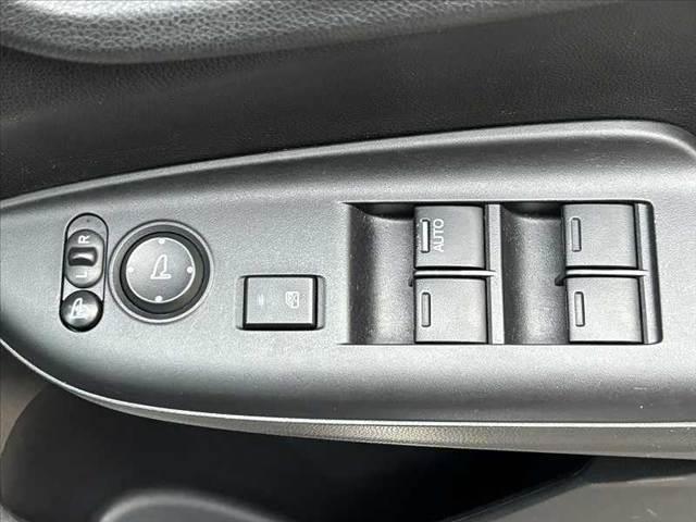 フィット  禁煙 純正オーディオ ドラレコ Pスタート オートエアコン プラズマクラスター 電格ウインカーミラー Aストップ ACソケット SRSエアバック ヘッドライトレベライザー フロアマット ふらつき防止(22枚目)